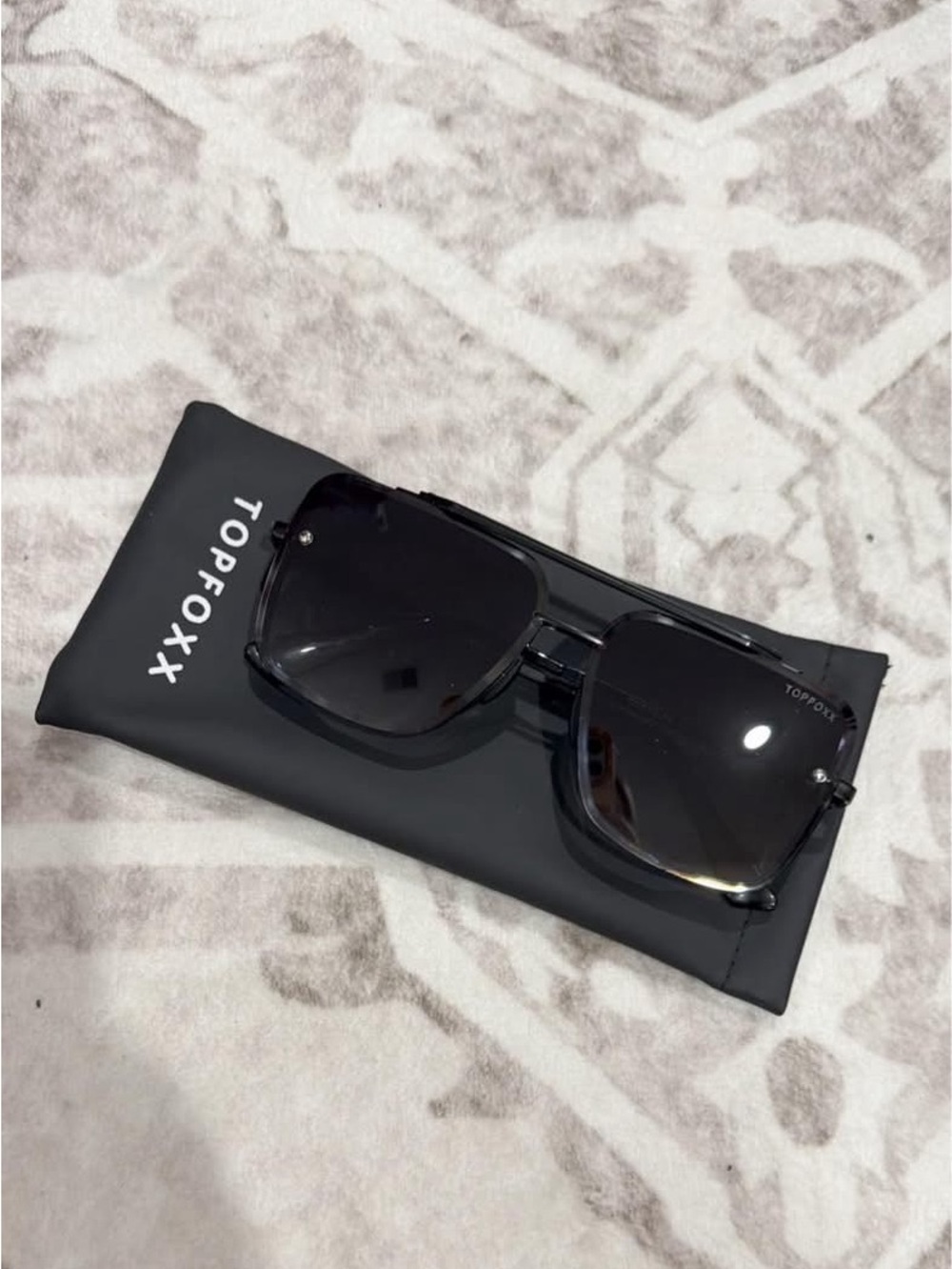Topfoxx Black Square Oversized Sunglasses with Dark Lenses